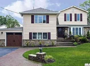 1878 George Ct, Merrick, NY 11566