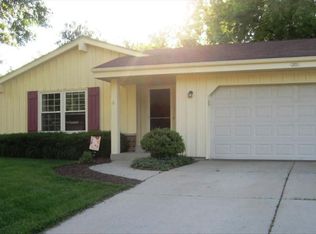 1201 Riverton Dr, Mukwonago, WI 53149