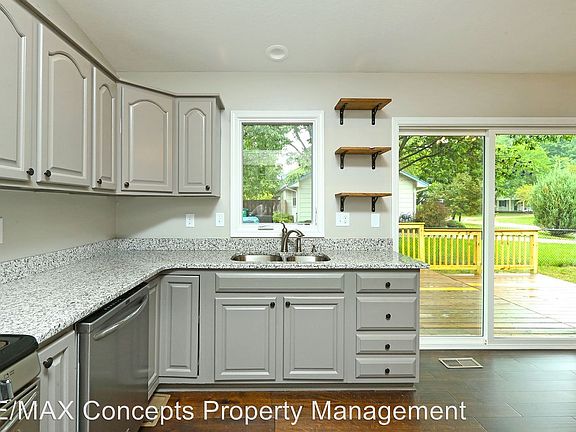 4th image of 1101 Phillips St