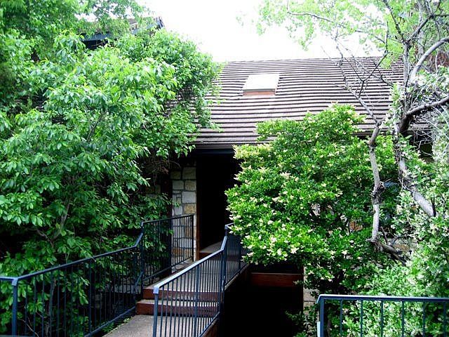 Entrance Walkway to Unit.
