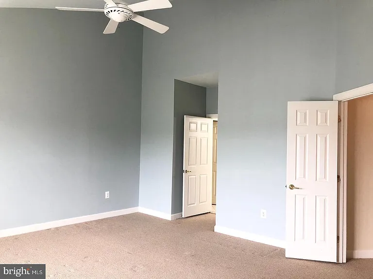 556 Longhorn Cres — Photo 17