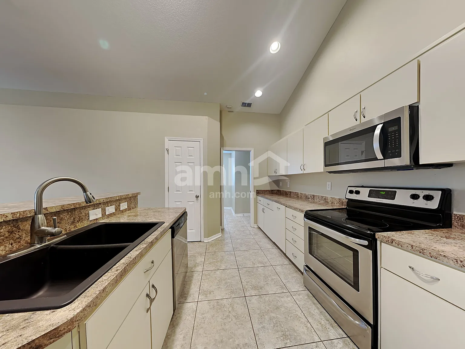 4 bed, 2.0 bath, 2056 sqft, $2,605 — Photo 3