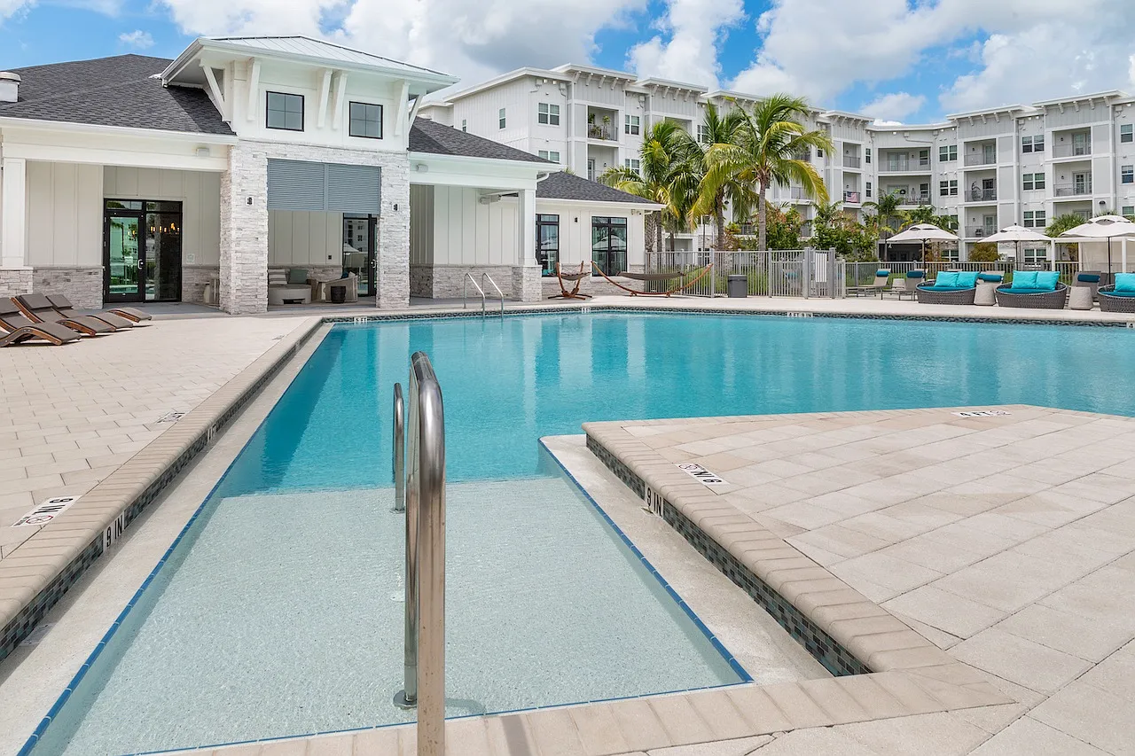 Oasis at Surfside — Photo 4