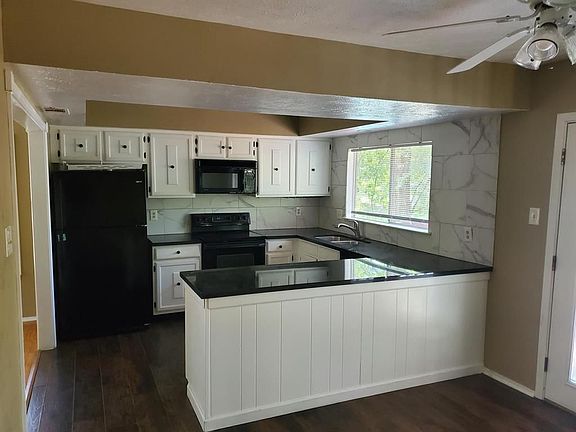 3rd image of 3222 River Valley Dr