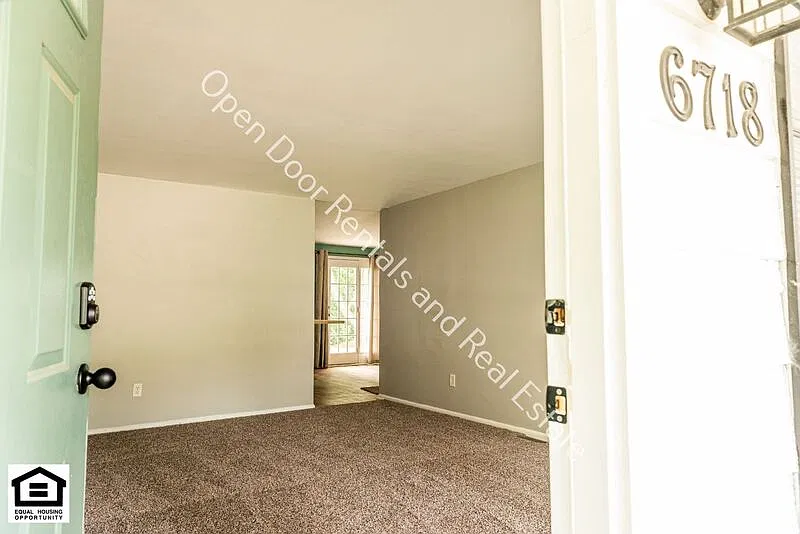 4 bed, 1.0 bath, 1224 sqft, $1,850 — Photo 4