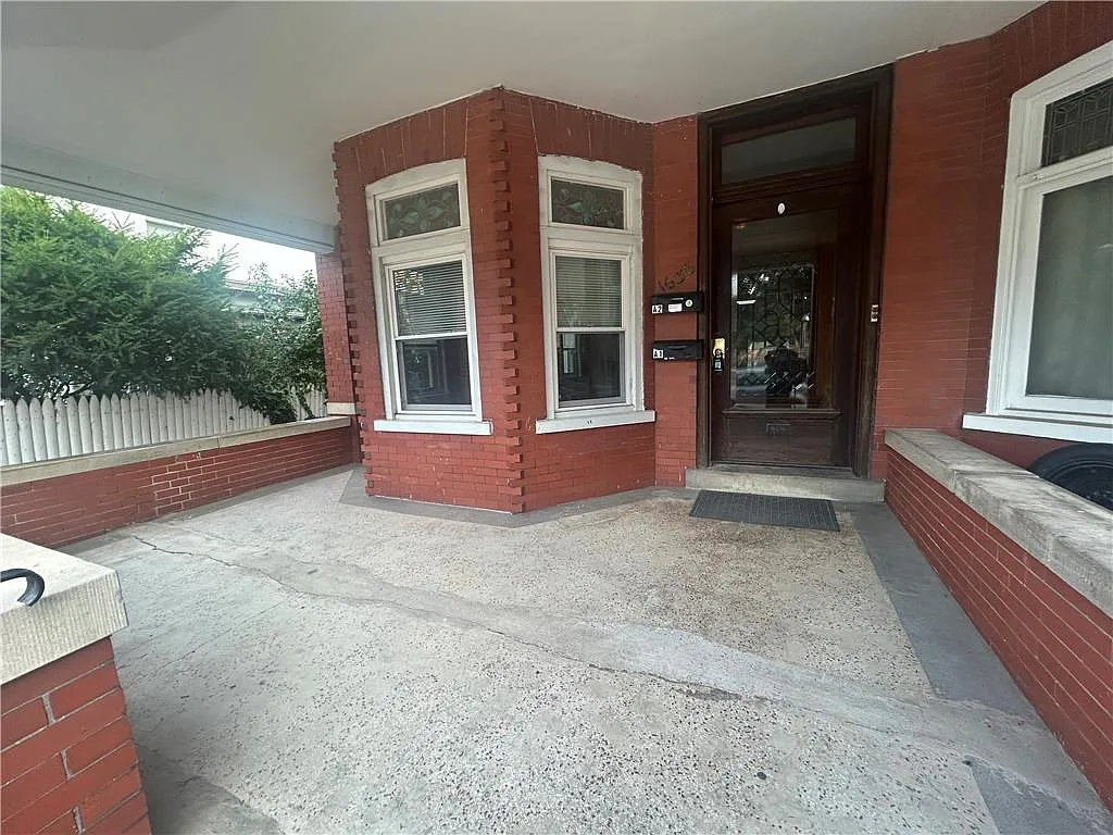 2 bed, 1.5 bath, 944 sqft, $1,450 — Photo 2