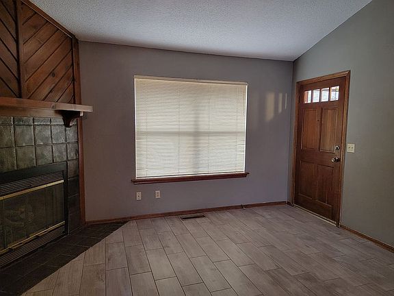 3rd image of 4621 N Evergreen St