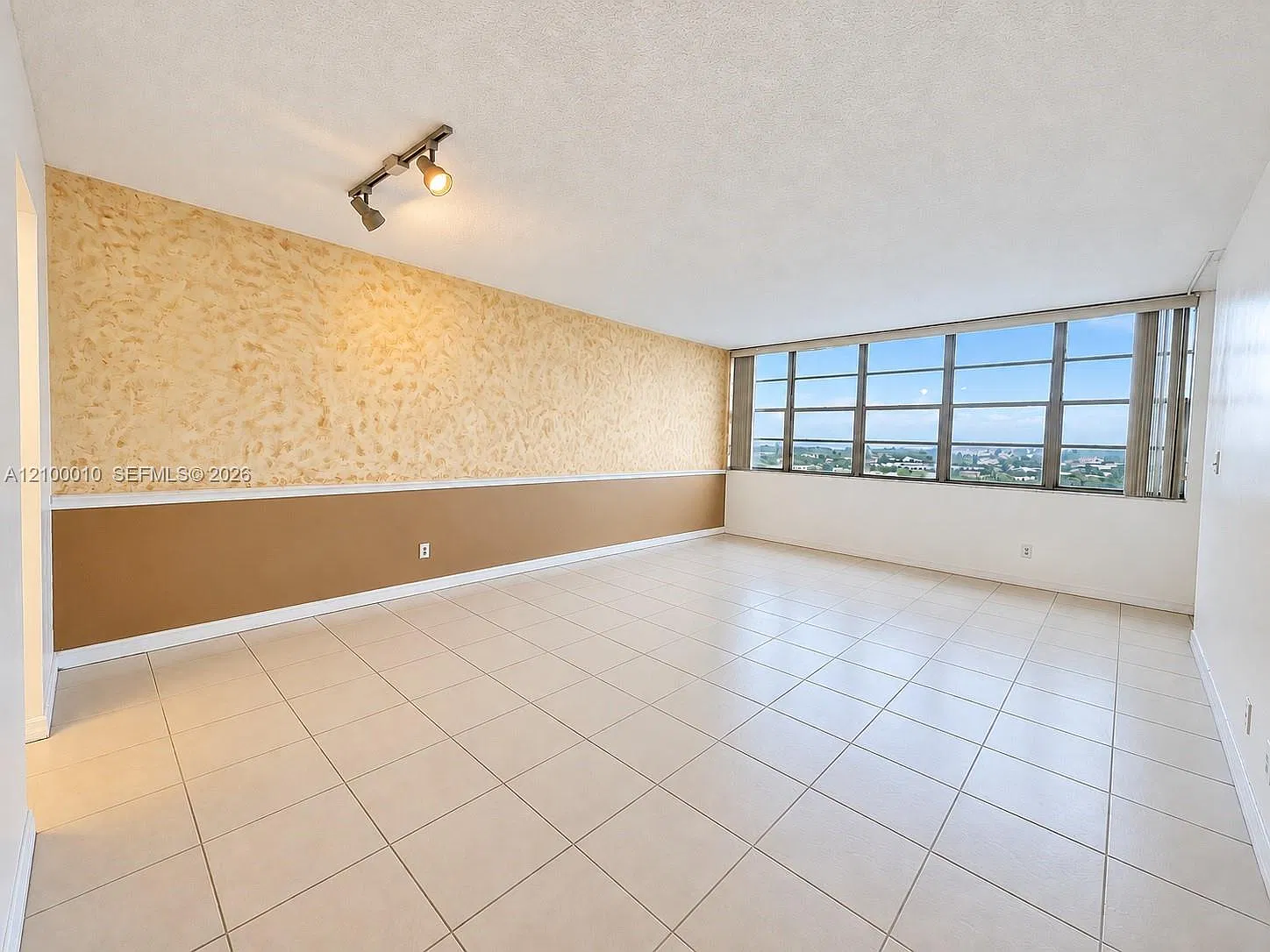 Crestview Towers Condo — Photo 2