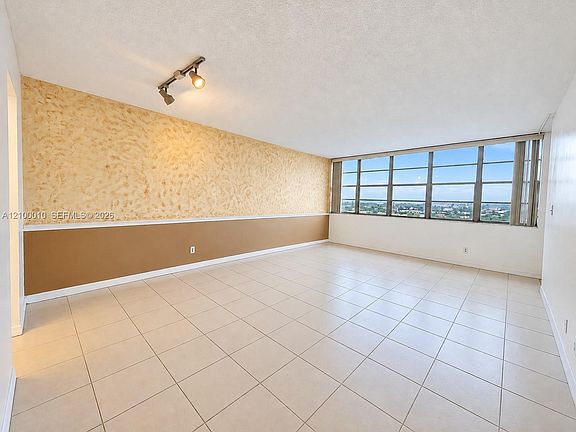 2nd image of 2025 NE 164th St APT 919