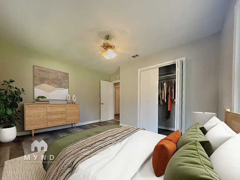 404 N Kenwood Rd — Photo 3