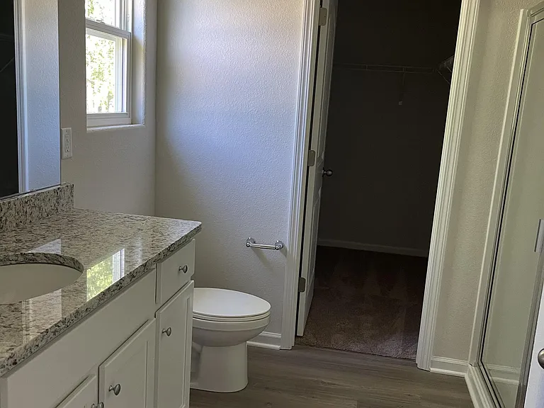 529 Hawley St — Photo 8