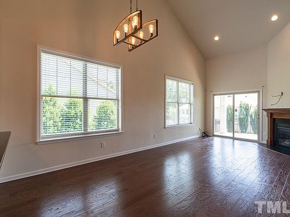 4th image of 11 Pilatus Dr