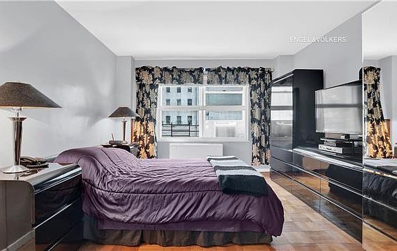 3rd image of 136 E 56th St APT 3D