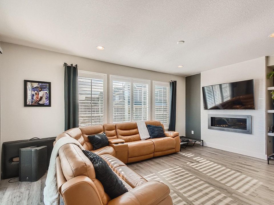 Living area with fireplace, TV and shelves