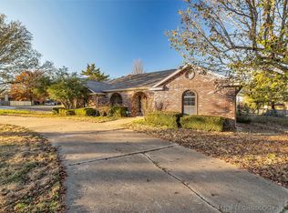 2731 W 68th St, Tulsa, OK 74132