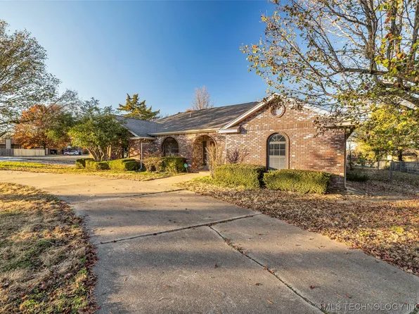 2731 W 68th St, Tulsa, OK 74132