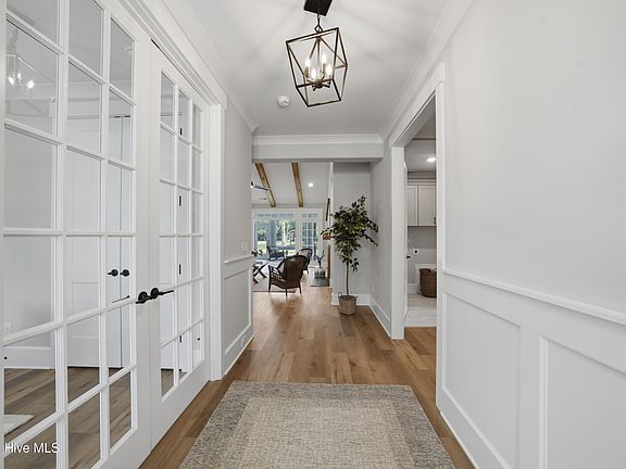 5th image of 108 Sugar Maple Court