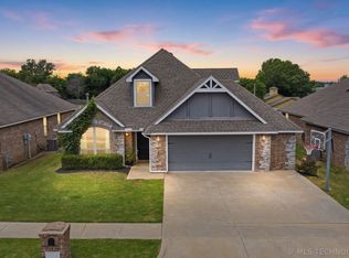 10716 Masters Cir, Jenks, OK 74037