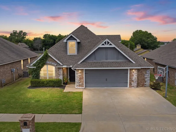 10716 Masters Cir, Jenks, OK 74037
