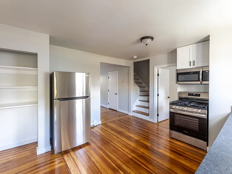 40 N Spooner St — Photo 2