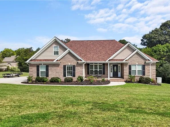 116 Steeple View Dr, Randleman, NC 27317