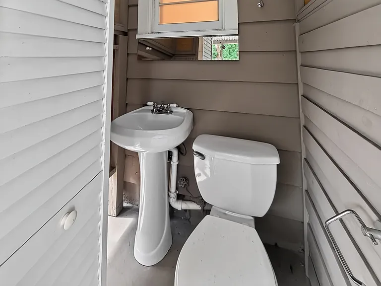 1010 Virginia Dr — Photo 45