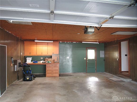 5th image of 227 Markwith Ave