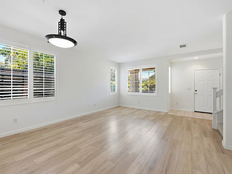 552 Stonehaven Ct — Photo 10