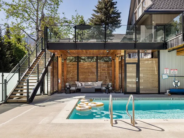 4365 Northlands Blvd #207, Whistler, BC V8E 1C4