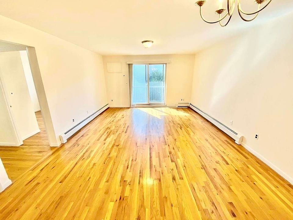 1st image of 474 Ovington Ave #B2
