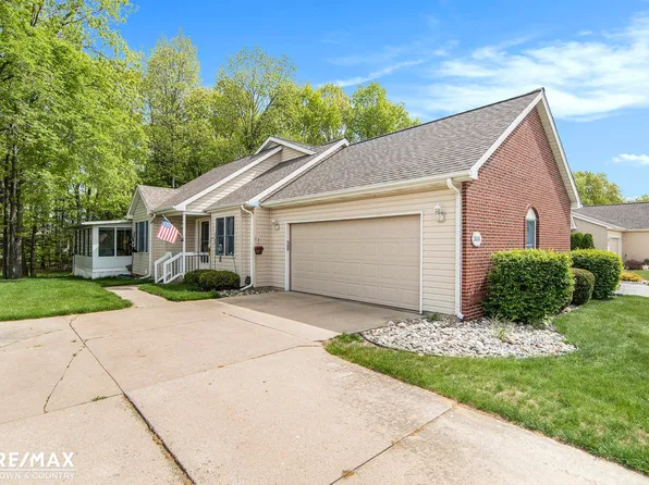 7056 Rosewood Dr, Flushing, MI 48433
