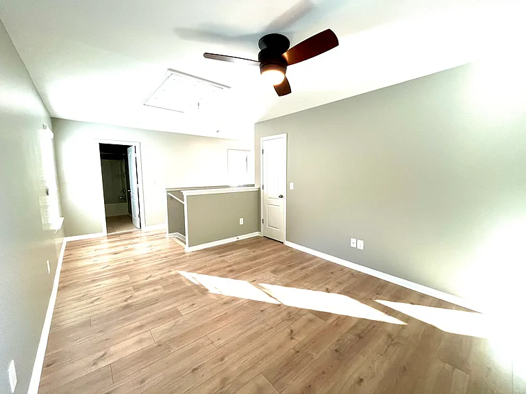Upstairs loft with full bathroom off hallway