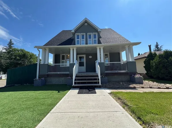 1492 98th St, North Battleford, SK S9A 0M4