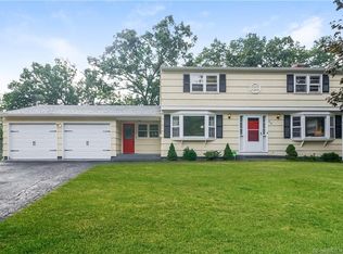 30 Oakwood St, Enfield, CT 06082