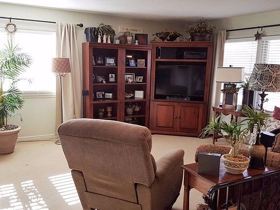 3rd image of 1021 Oak Ln