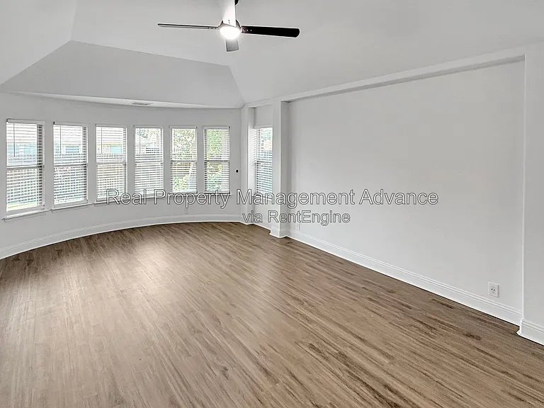 235 Burnett Dr — Photo 6