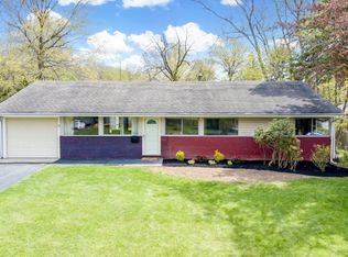 18 Hodge Rd, Kendall Park, NJ 08824