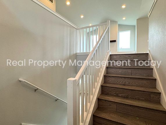 3rd image of 6036 S Stevens St