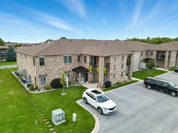 1343 Prairie Dr, Crown Pt, IN 46307