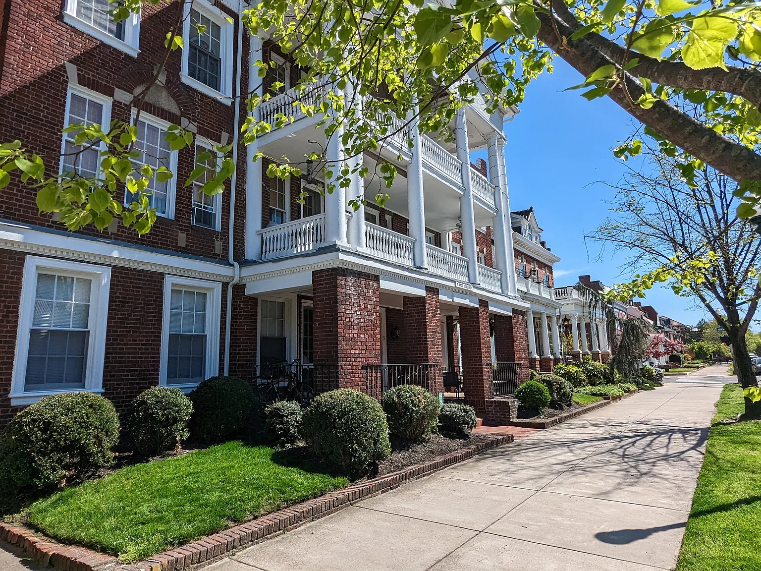 2 bed, 1000 sqft, $1,995 — Photo 3