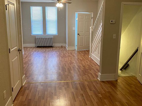 4th image of 137 W Hansberry St