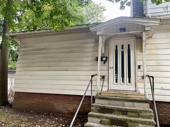 2nd image of 624 N Bever St