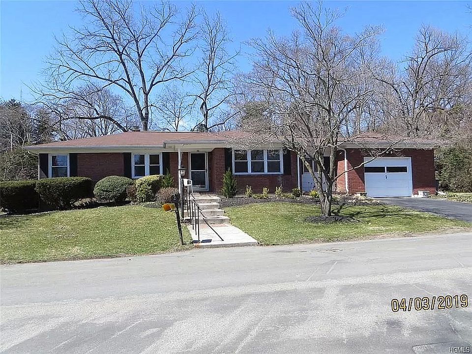 1st image of 2 Fanewood Dr