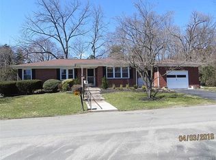 2 Fanewood Dr, New Windsor, NY 12553