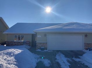 1722 Arthurs Ct, Aberdeen, SD 57401