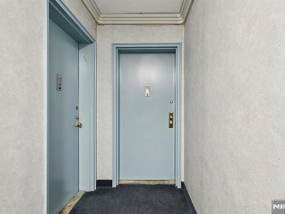 5th image of 2160 Center Ave APT 4N