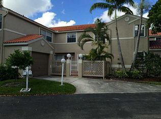 10944 Neptune Dr, Hollywood, FL 33026