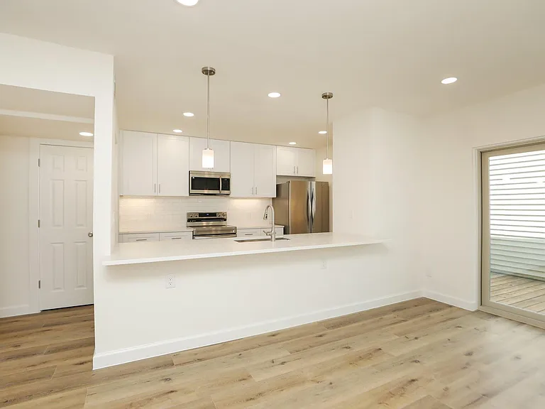 2050 Augusta Dr — Photo 14