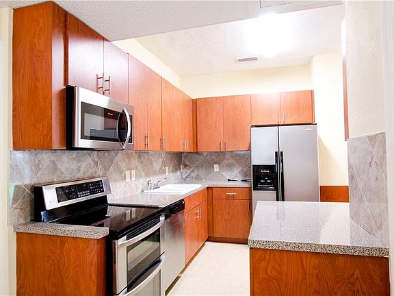 4th image of 934 Vistabula St