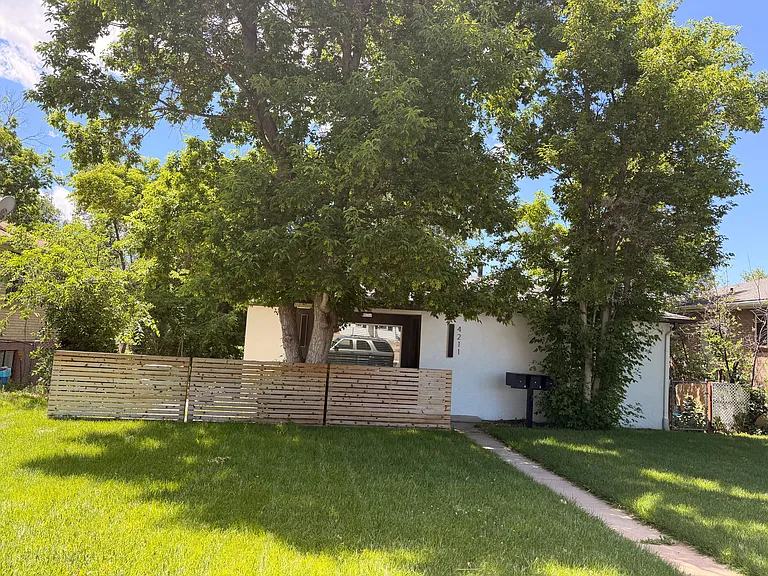 4211 S Acoma St #B — Photo 11